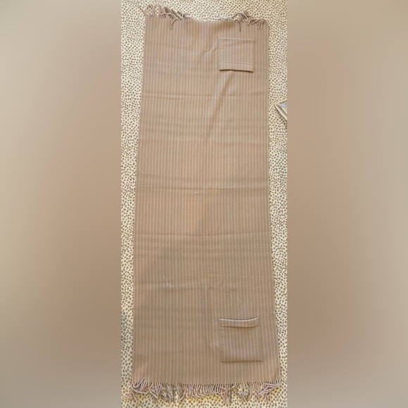 Large Burberry scarf with pockets - Picture 3 of 10